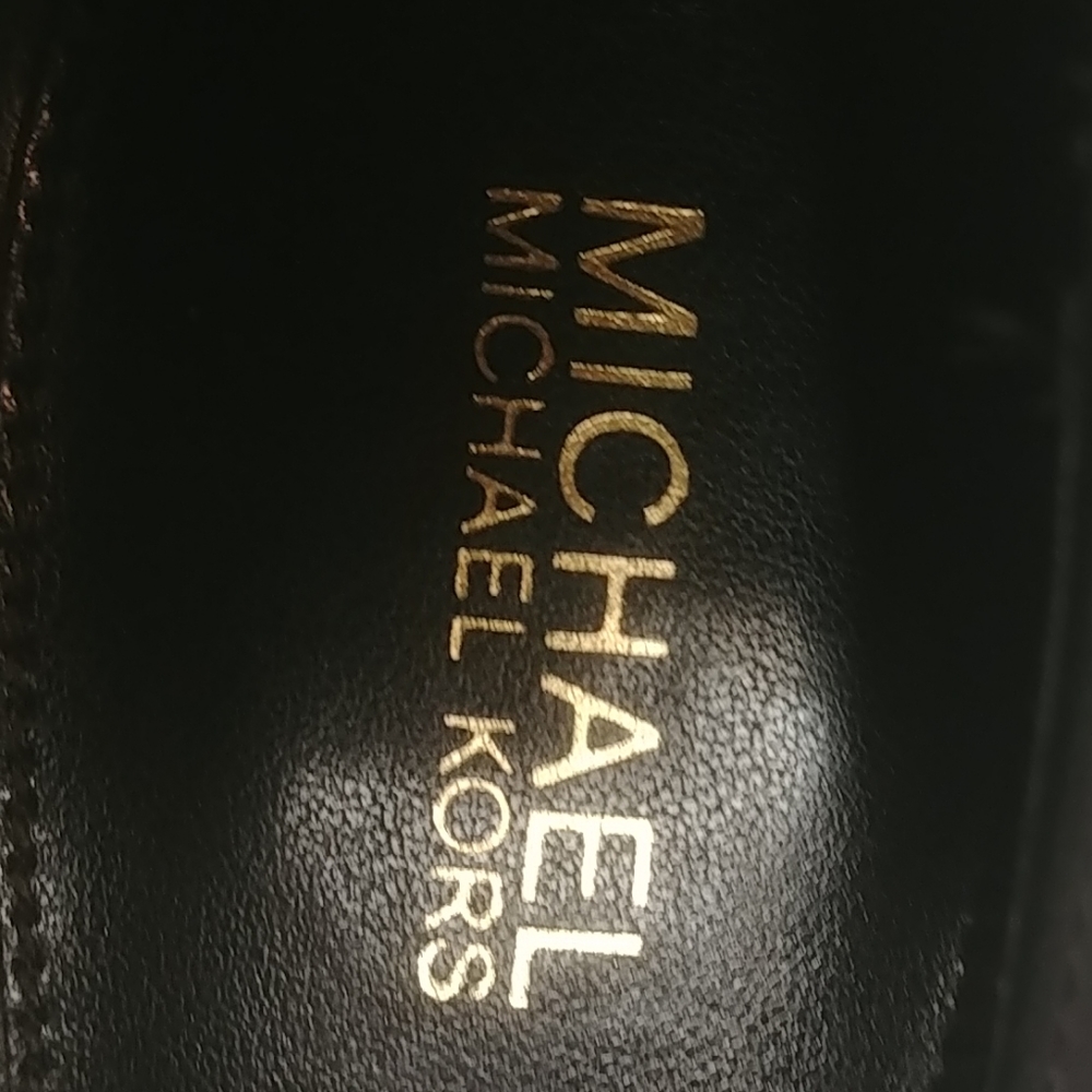 MK black leather pumps